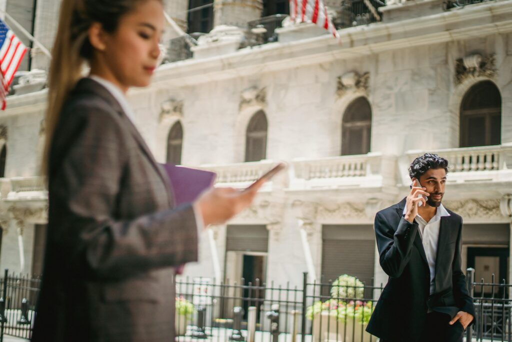 What are some easy side hustles for job seekers in New York City to make quick cash?