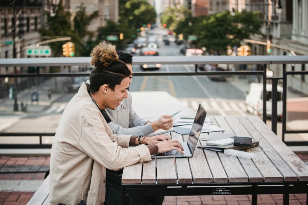 How can I make money online daily as a student in New York?